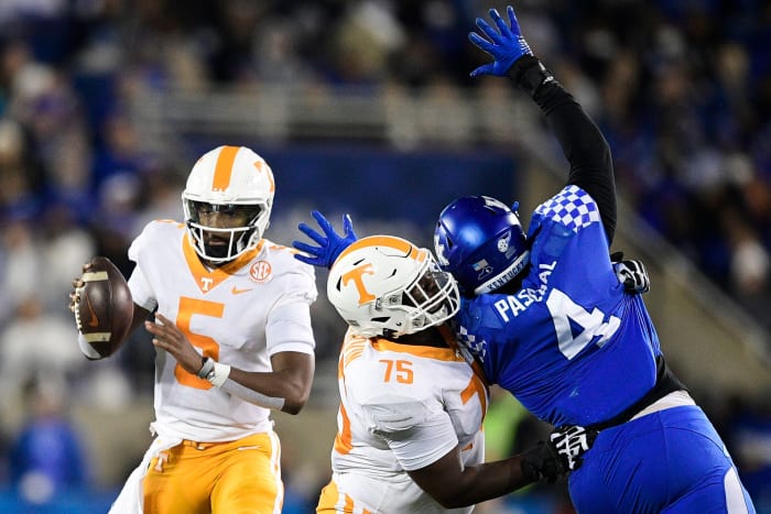 Tennessee quarterback Hendon Hooker (5) looks to pass as Tennessee offensive lineman Jerome Carvin (75) defends against Kentucky defensive end Josh Paschal (4) during an SEC football game between Tennessee and Kentucky at Kroger Field in Lexington, Ky. on Saturday, Nov. 6, 2021. Kns Tennessee Kentucky Football